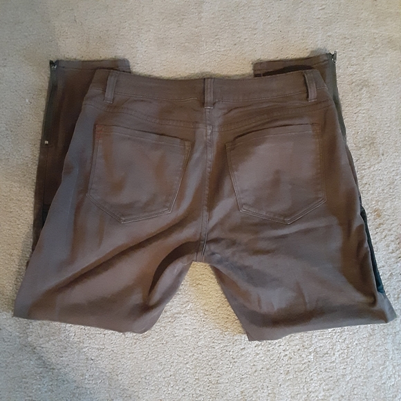 Faux Leather Patch Jeans - Picture 4 of 8